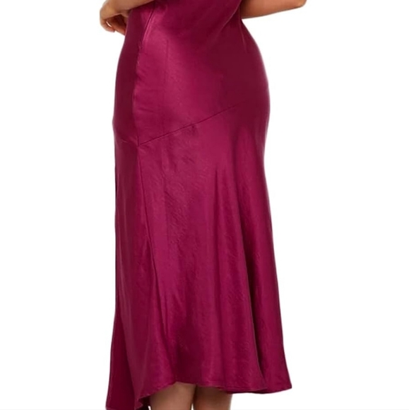 NWT VNECK MIDI DRESS - Picture 9 of 9